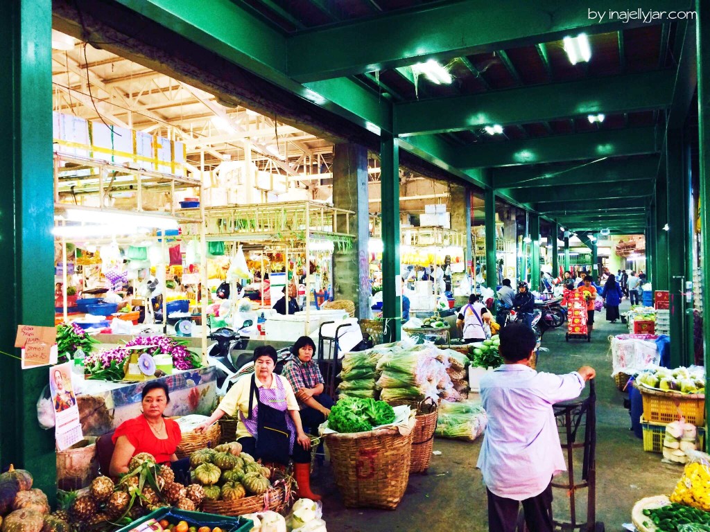 Chinatown in Bangkok: Foodhall mit Gemüse aus Thailand