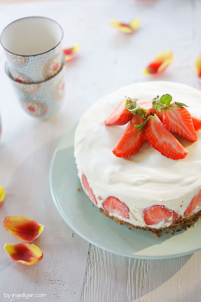 Panna Cotta Torte mit Erdbeeren ohne Backen