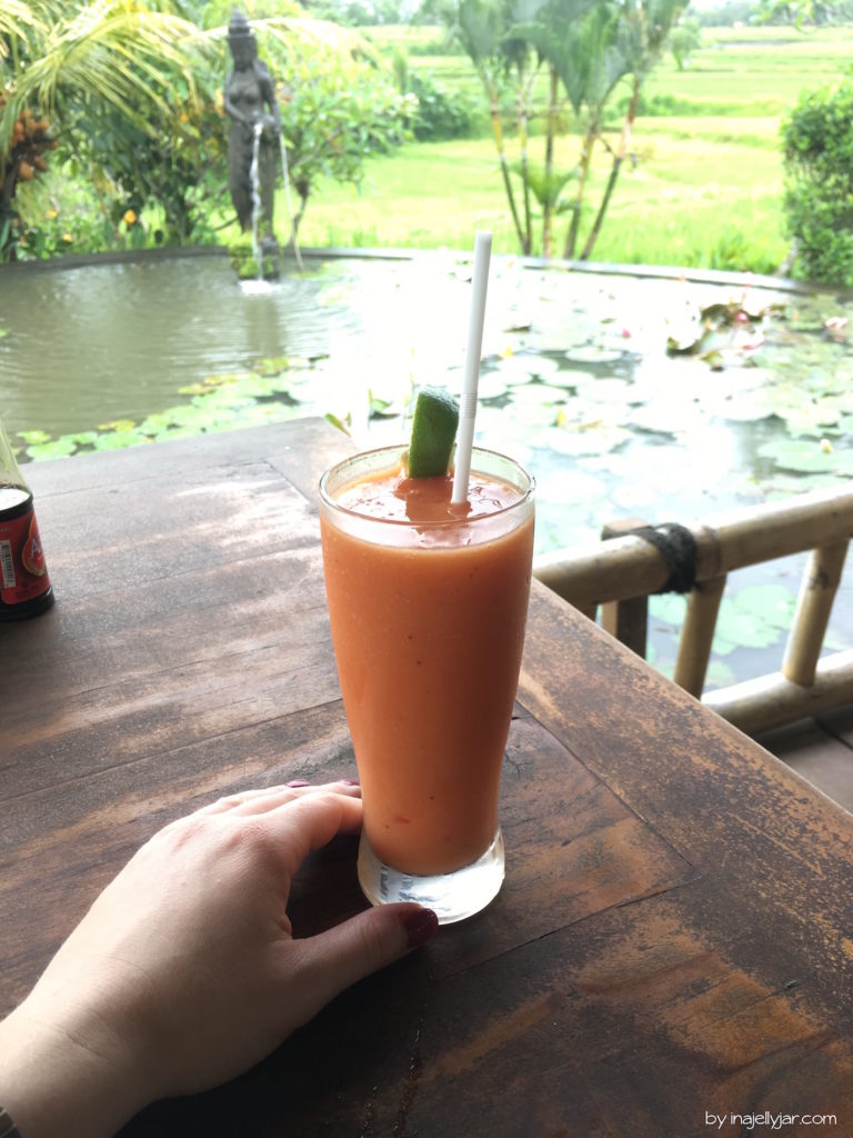 Papaya Smoohie im Karsa Kafe, Ubud in Bali